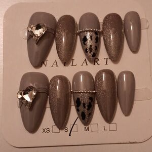 Beautiful handmade size small nails 💅